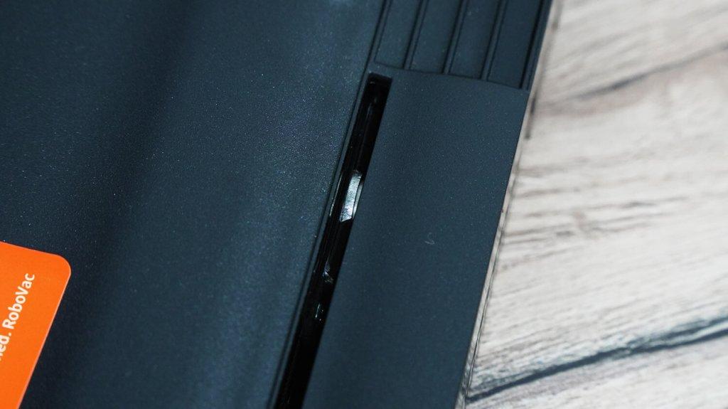 eufy L60 : Couteau dans la station