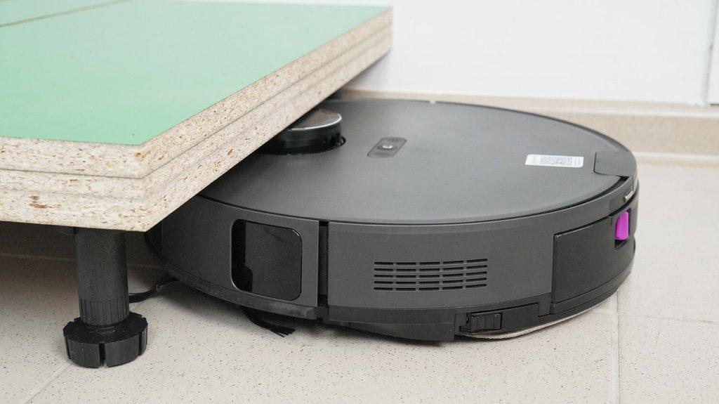 Midea VCR S10 Plus : Allée sous les meubles