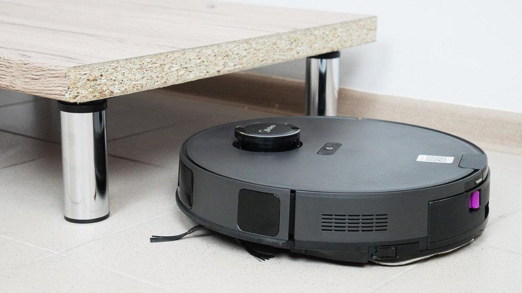 Magnétoscope Midea S10 Plus : Nettoyage autour des pieds chromés