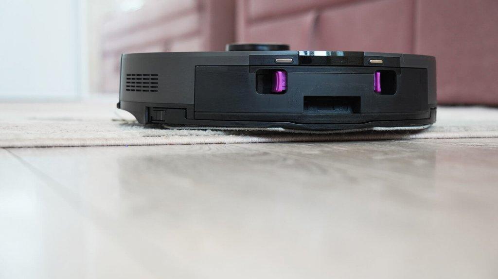 Magnétoscope Midea S10 Plus : Soulever une serviette sur un tapis