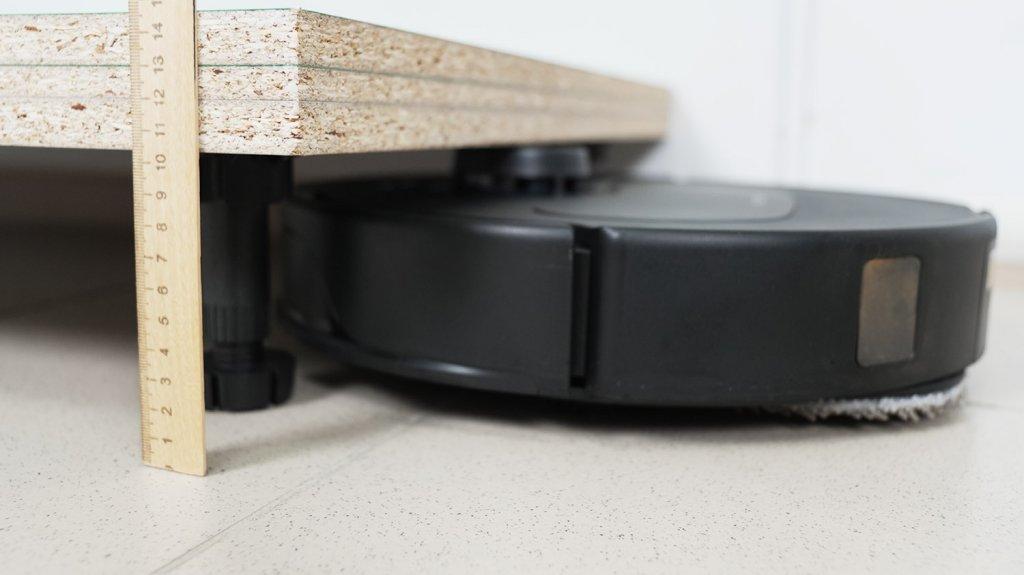 Roborock Qrevo Master : Se glisser sous les meubles bas