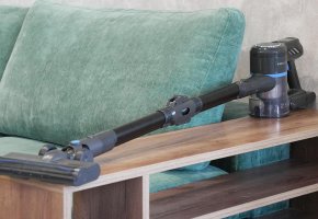 Dreame Trouver J30 : Un aspirateur vertical abordable avec tous les accessoires essentiels