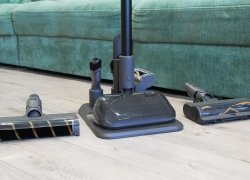 Dreame R20 Aqua : Un aspirateur haut de gamme revisité ! Désormais avec un accessoire de nettoyage et un support !