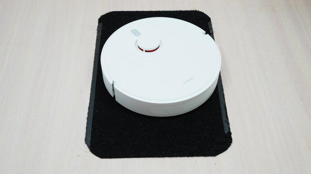 Aspirateur robot Xiaomi S10+ : Nettoyage des surfaces noires