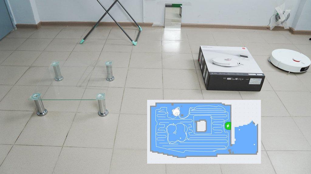Aspirateur robot Xiaomi S10+ : Navigation dans une pièce avec des obstacles