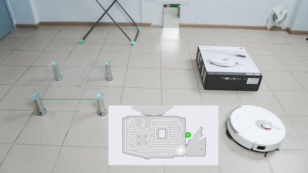 Aspirateur robot Xiaomi S20+ : Navigation dans une pièce avec des obstacles