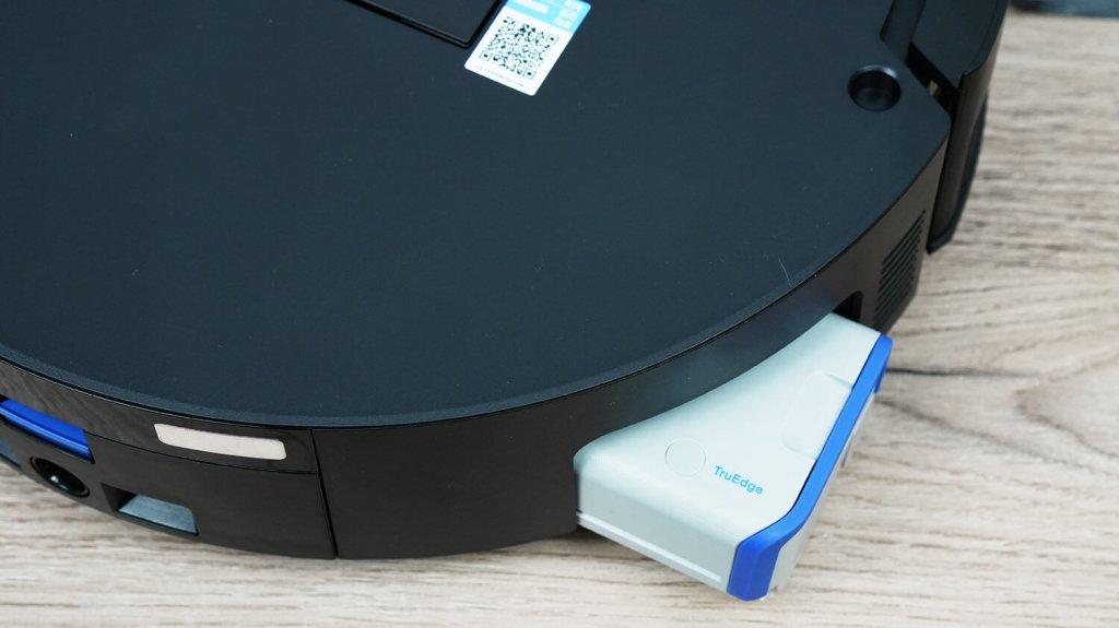 ECOVACS DEEBOT X8 Pro Plus : Accès aux plinthes par rouleaux