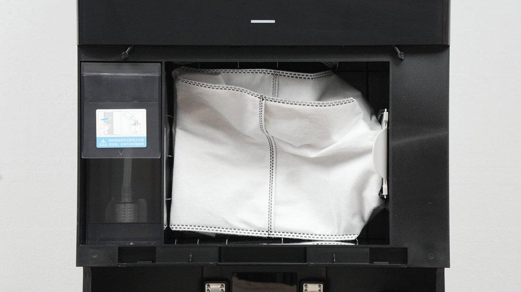 ECOVACS DEEBOT X8 Pro Plus : Sac à lessive et réservoir