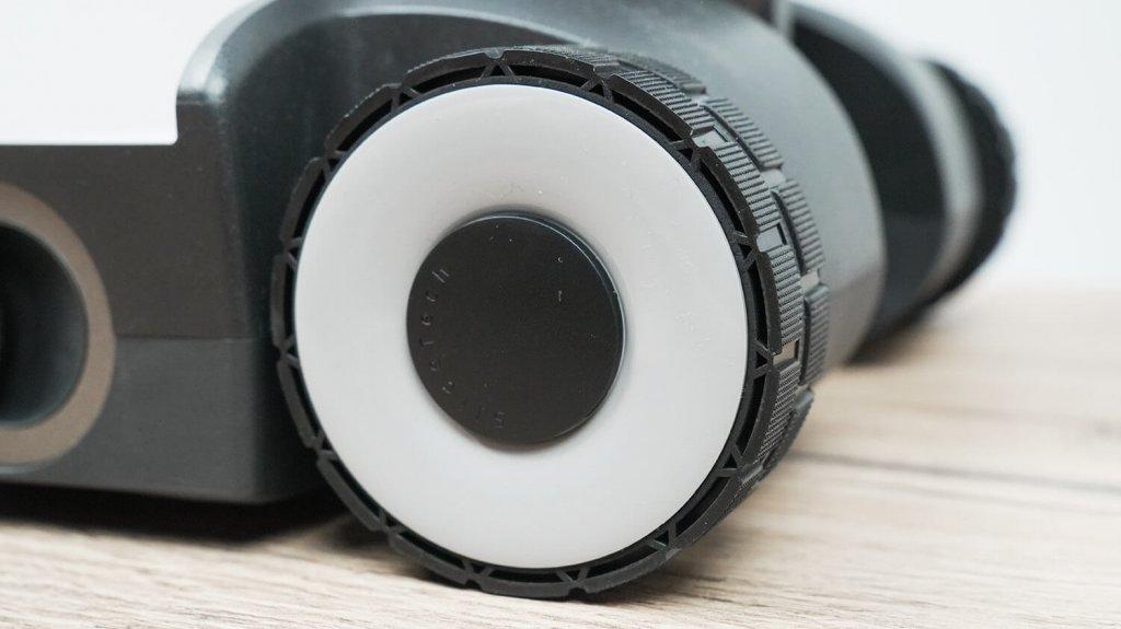 Roborock F25 ACE Combo : Roues motorisées