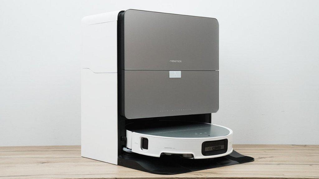 Roborock S9 MaxV Ultra : Robot sur la station