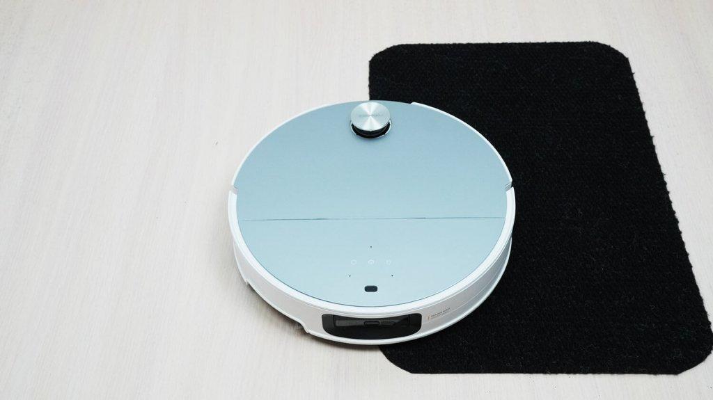 Roborock S9 MaxV Ultra : Conduite sur surfaces noires