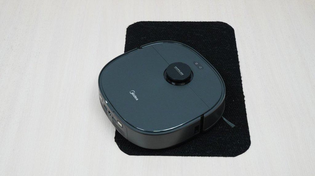 Midea VCR V15 Pro Ultra : Nettoyage des surfaces noires