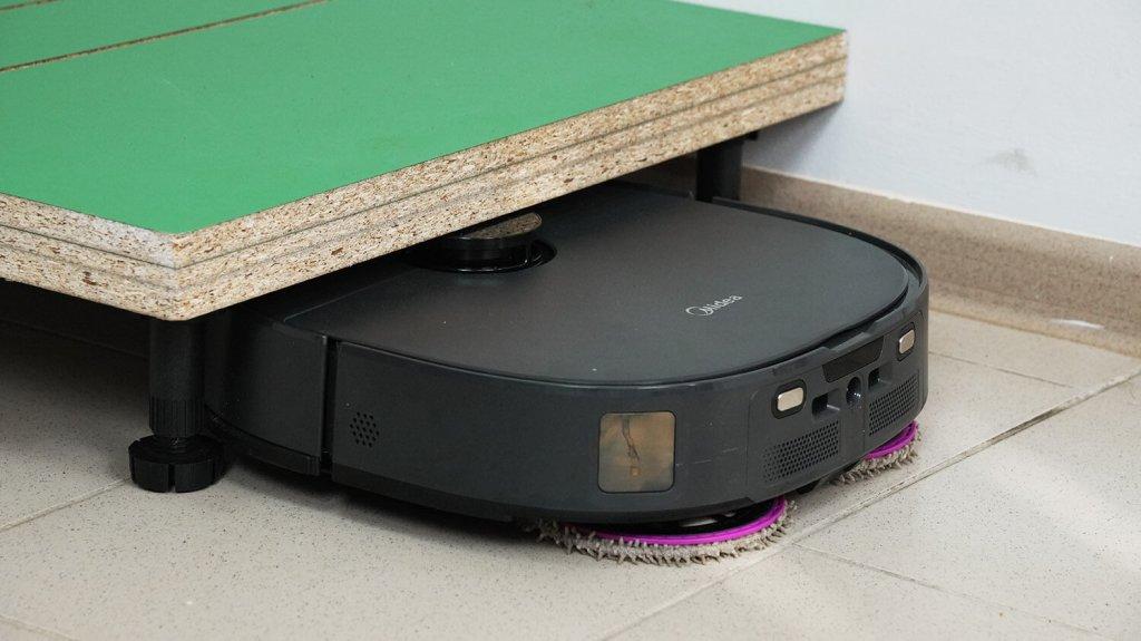 Magnétoscope Midea V15 Pro Ultra : Passer sous les meubles bas