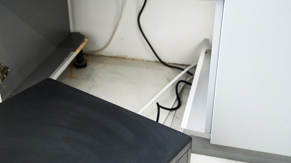 Dreame X50 Master : Installation d’une station dans un meuble de cuisine