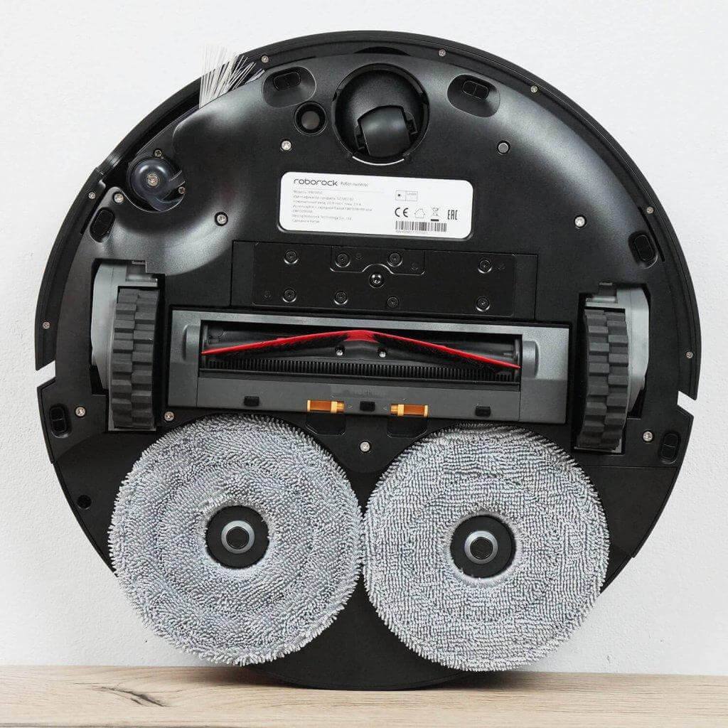 Roborock Saros Z70 : Vue de dessous