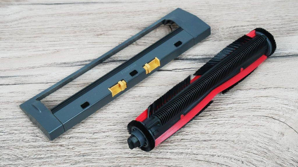 Roborock Saros Z70 : Brosse à lames