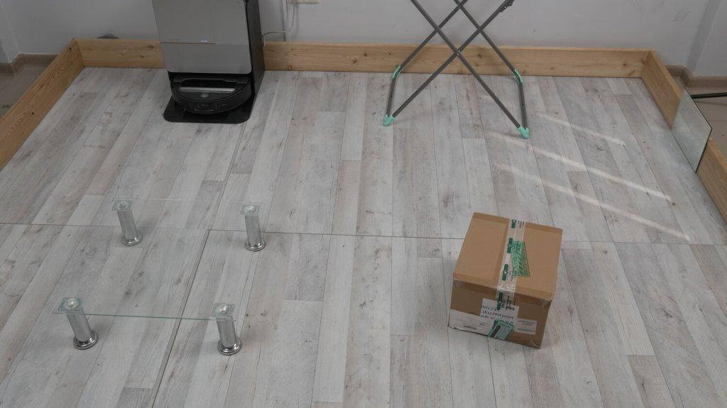 Roborock Saros Z70 : Se déplacer dans une pièce encombrée d’obstacles
