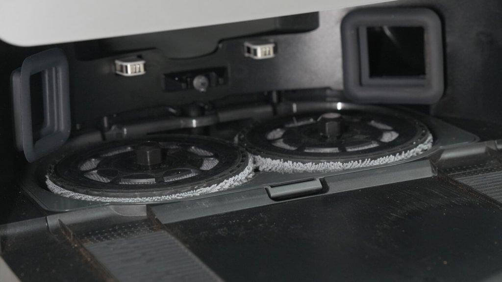 Roborock Saros Z70 : Réinitialisation complète à la station