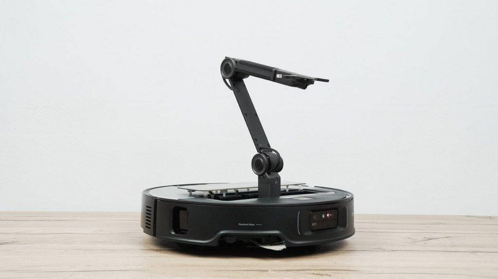 Roborock Saros Z70 : Un aspirateur robot doté d'un bras mécanique pour ramasser les objets