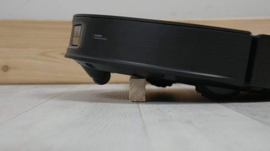 Roborock Saros Z70 : dégagement au seuil de 3 cm