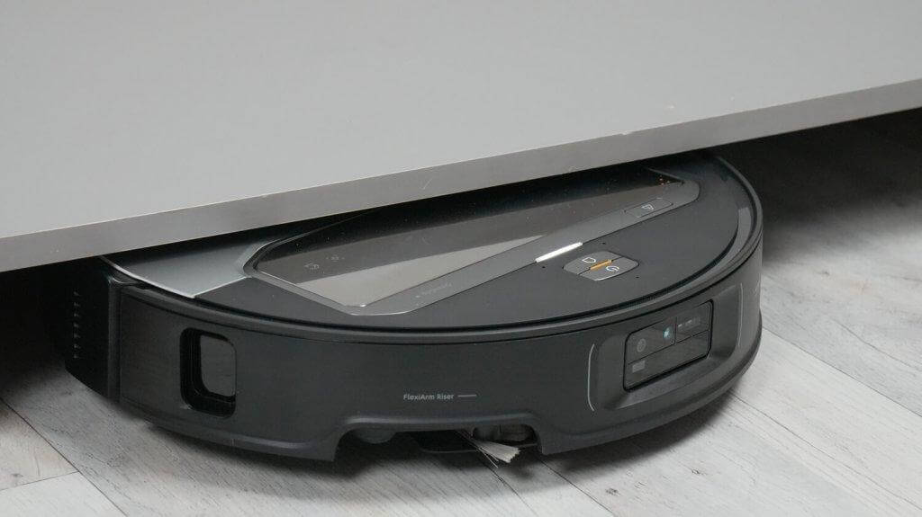Roborock Saros Z70 : Conduire sous des meubles bas