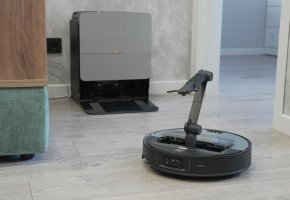 Roborock Saros Z70 : il nettoie et ramasse aussi les objets au sol ! Le premier robot aspirateur doté d’un bras mécanique !