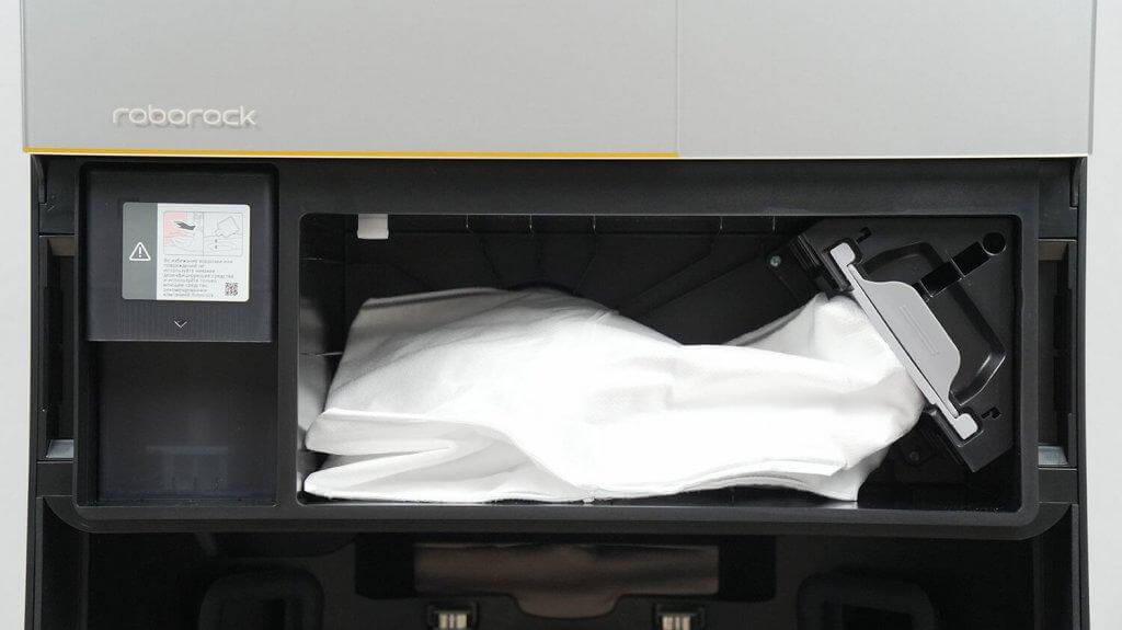 Roborock Saros Z70 : Réservoir à lessive et sac à poussière
