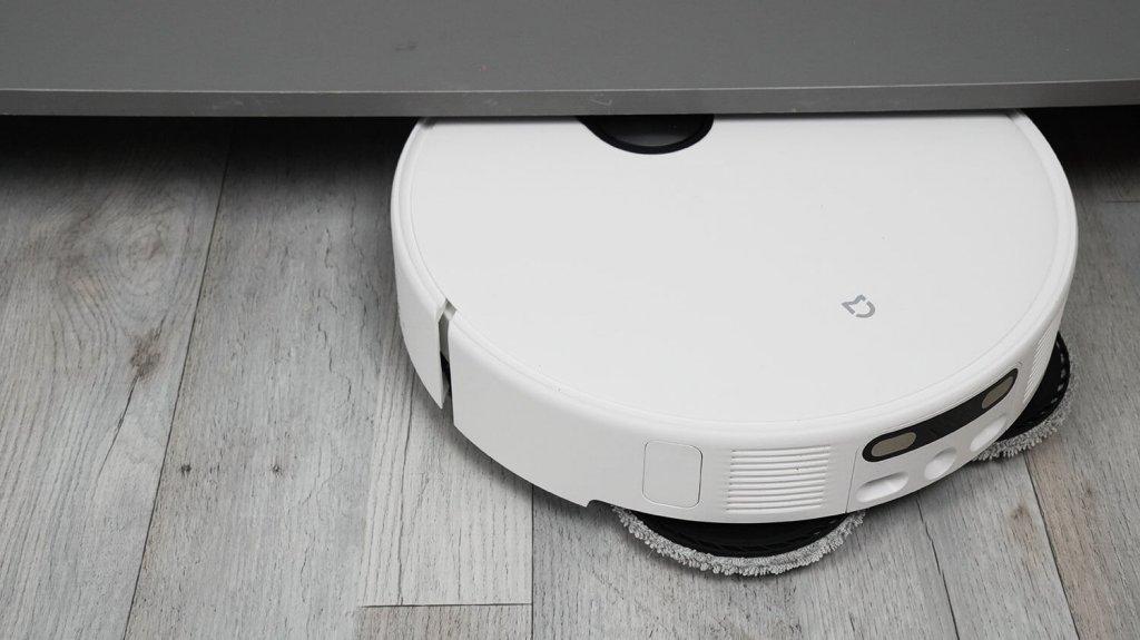 Xiaomi Mijia M40s : Passe sous les meubles bas