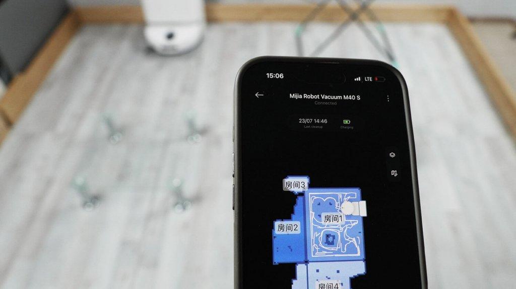 Xiaomi Mijia M40s : Se déplacer dans une pièce encombrée