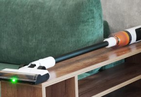 Deerma T10W : Un aspirateur vertical économique avec rétroéclairage et trois accessoires