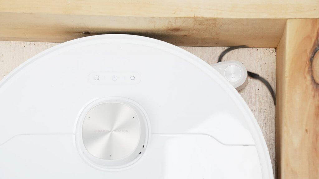 Dreame L40s Pro Ultra : La brosse latérale s’étend dans les coins