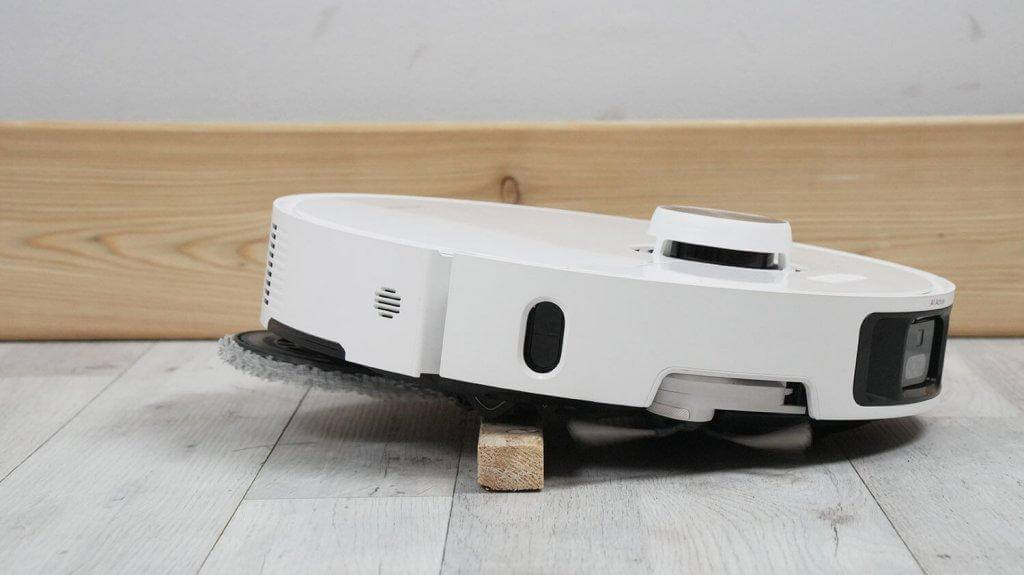 Dreame L40s Pro Ultra : dégagement au seuil de 2 cm