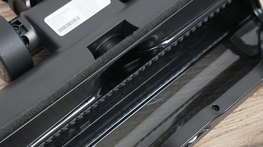 Moyeu Roborock H60 Ultra : peignes derrière le rouleau