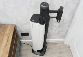 Roborock H60 Hub Ultra : station autonettoyante avec rangement pour accessoires, 210 watts, rétroéclairage !