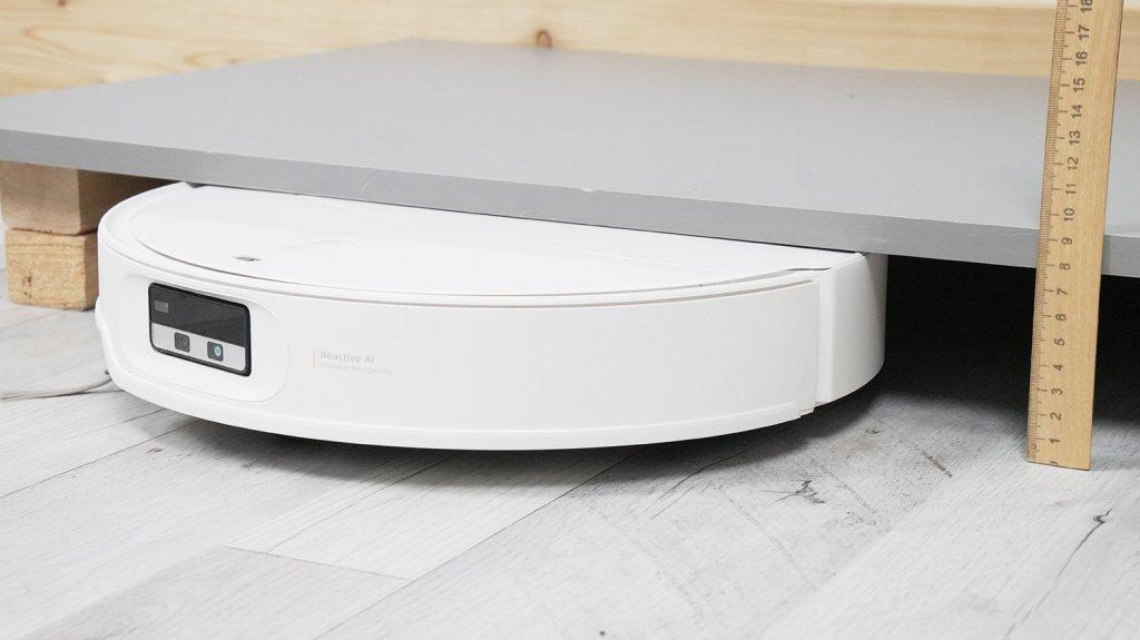Roborock Qrevo CurvX : Passage sous les meubles bas