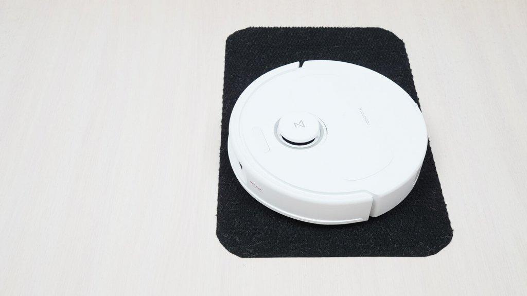 Roborock Qrevo C : Conduite sur surfaces noires
