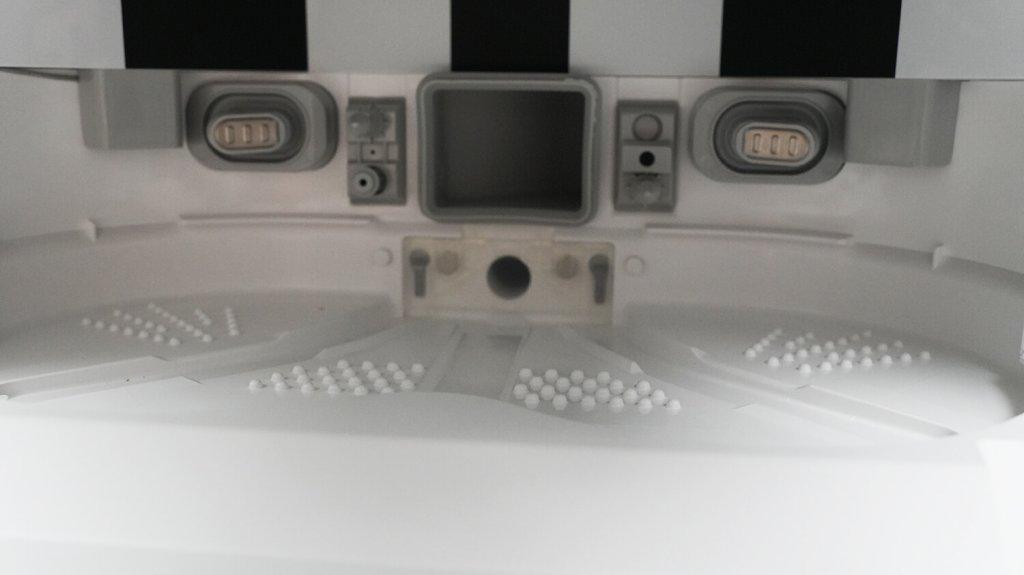 DJI ROMO P : Zone de lavage à l'aide d'un chiffon humide