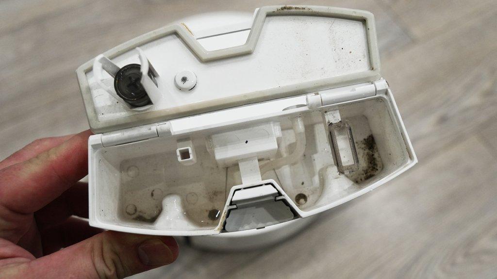 Rouleau Dreame Aqua 10 Ultra Complet : État du réservoir d'eau sale
