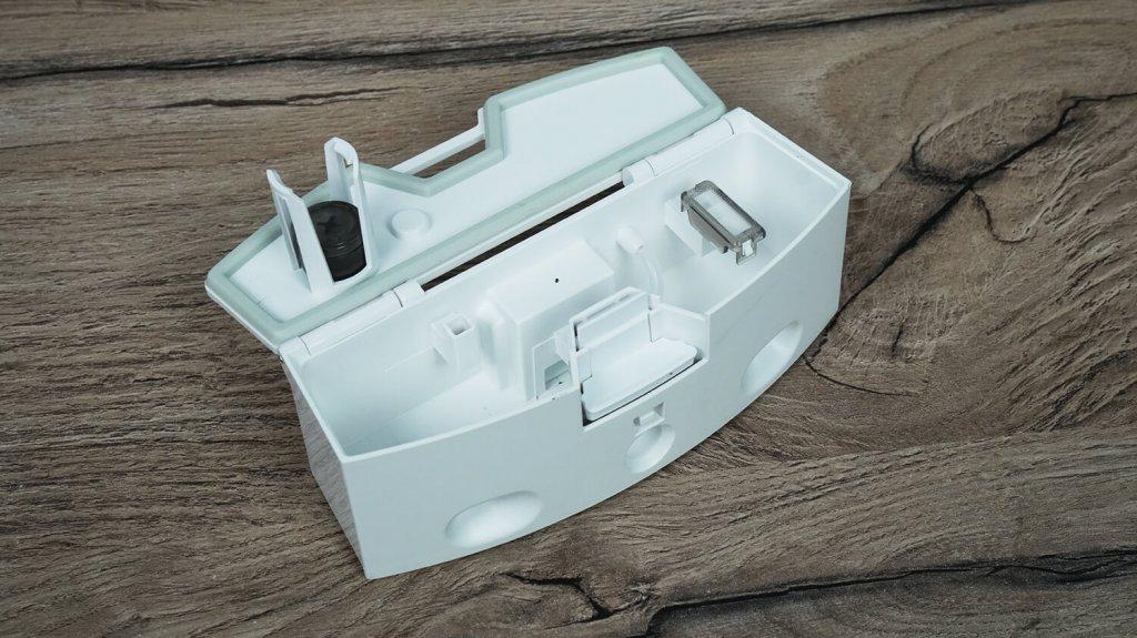 Rouleau Dreame Aqua 10 Ultra Complet : Réservoir d'eau sale