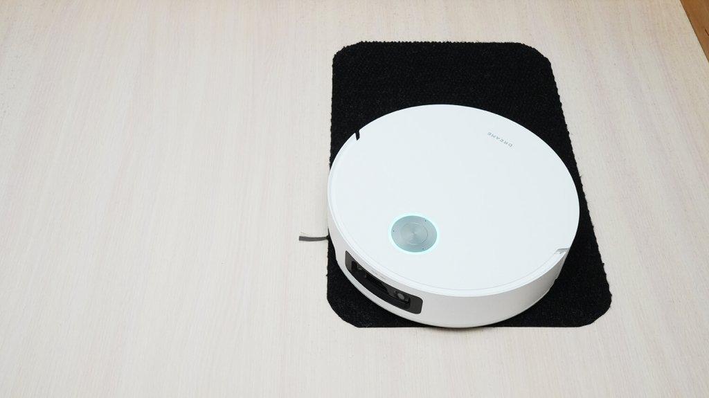 Rouleau Dreame Aqua 10 Ultra Complet : Surfaces noires