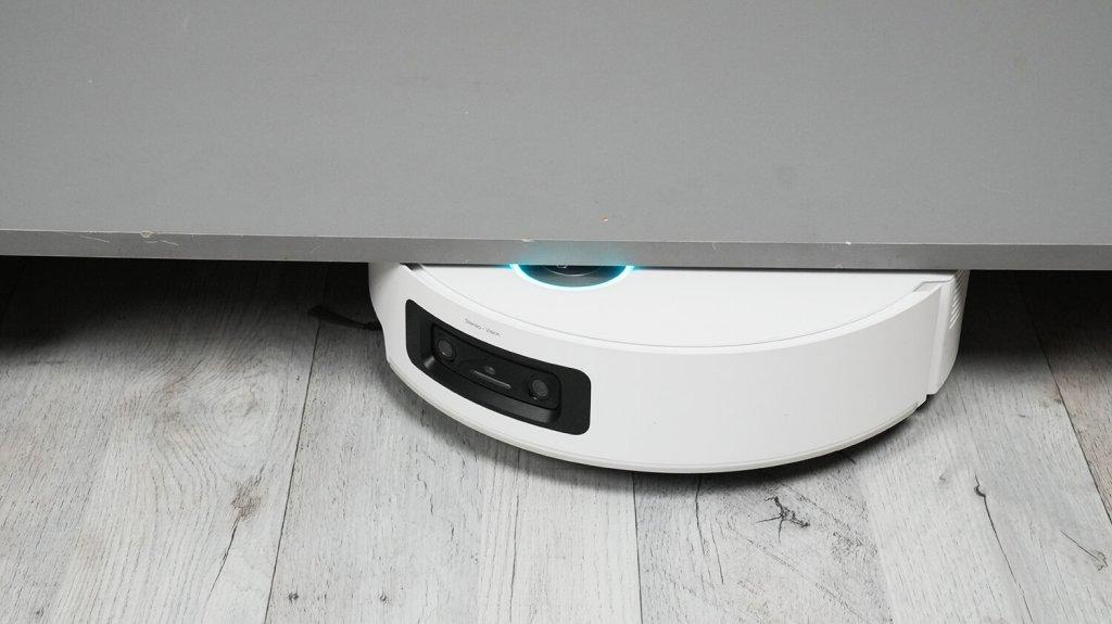 Rouleau Dreame Aqua 10 Ultra Complet : Passage sous les meubles bas