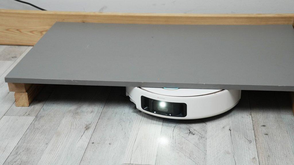 Trouver V50 Ultra Complet : Passer sous les meubles bas