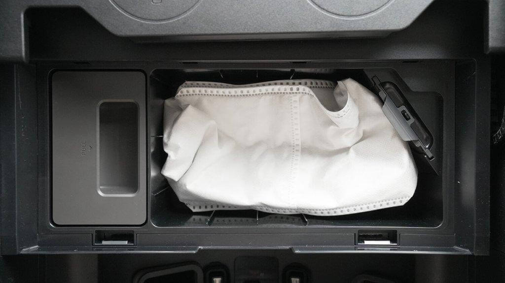 Dreame Matrix10 Ultra : réservoir et sac de détergent