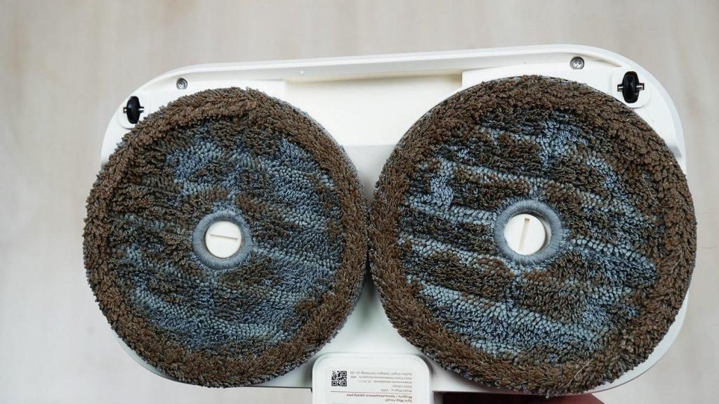 Lingettes Dreame R10s Aqua : Les lingettes s'encrassent de saleté.