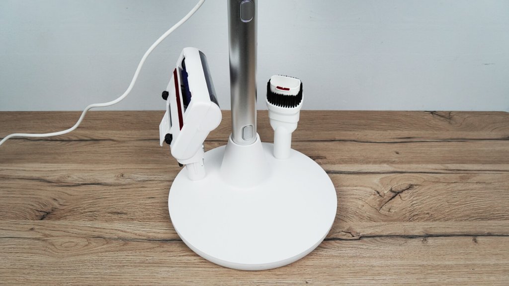 Polaris PVCSDC 3000 Wi-Fi IQ Home : Rangement pour les accessoires sur la station
