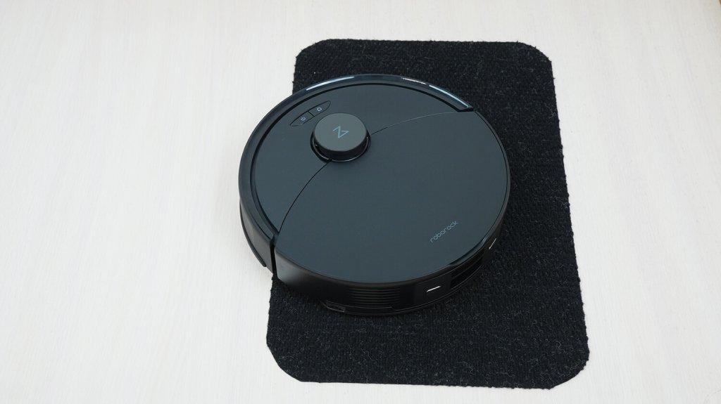 Roborock Q8 Max Pro Plus : Conduite sur surfaces noires